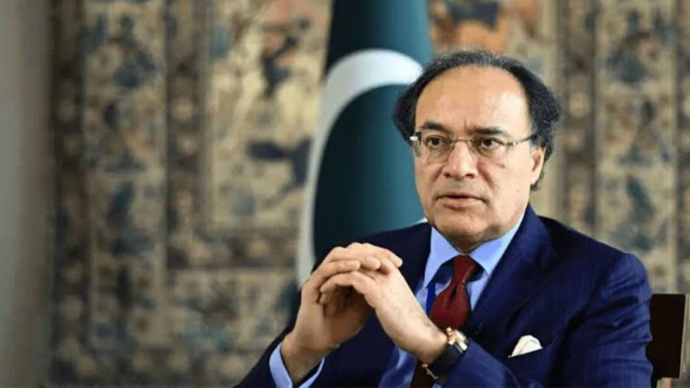 Finance Minister Muhammad Aurangzeb discusses Pakistan’s economic recovery and investment opportunities at a JP Morgan seminar during the 2026 IMF-World Bank meetings in Bangkok.