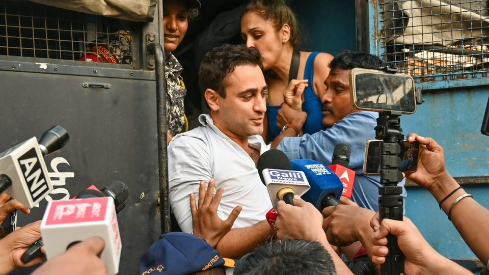 Actor Imran Khan Asked to Leave India by October 28 After Mumbai Protest