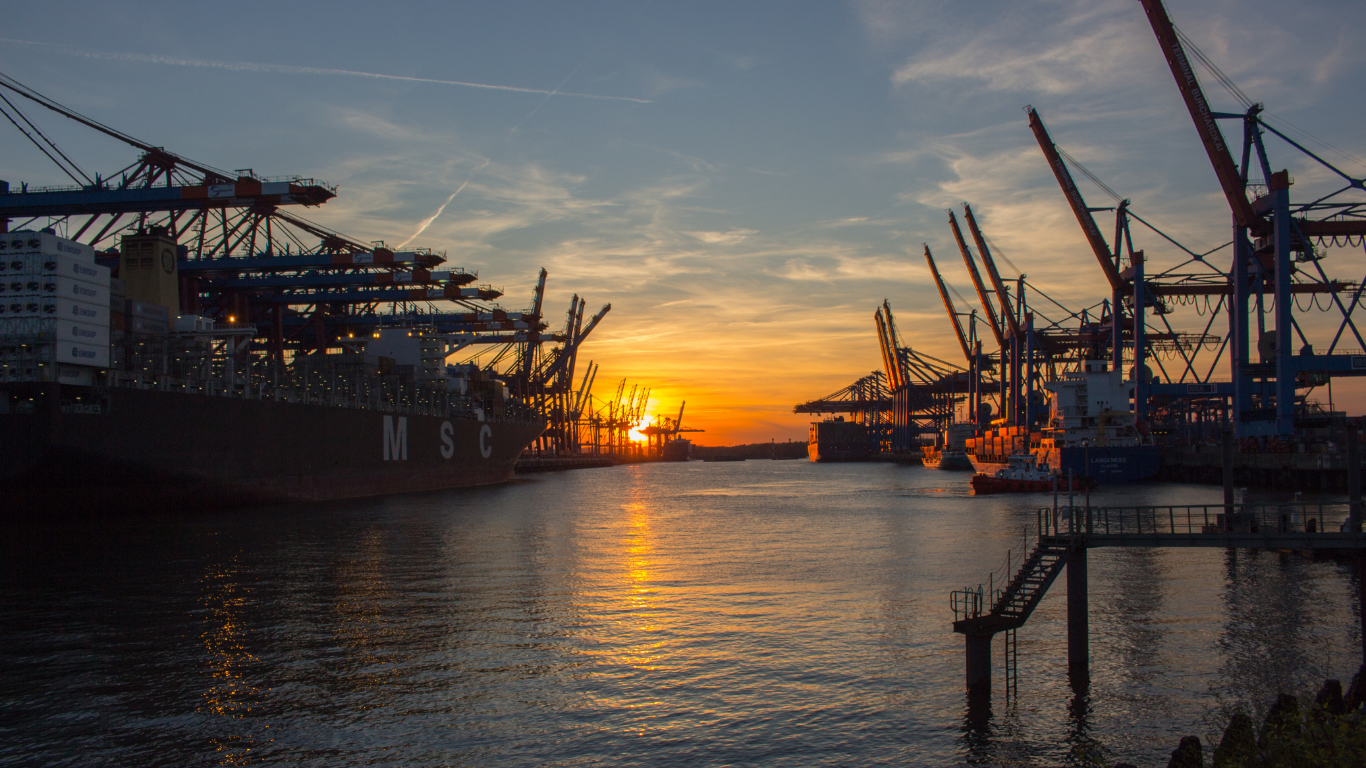 Brent crude oil prices rise above USD 110 per barrel amid escalating Middle East tensions in October 2026.